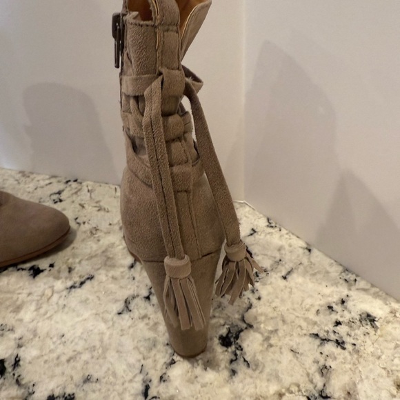 Steve Madden Giovanni Booties - Picture 5 of 10